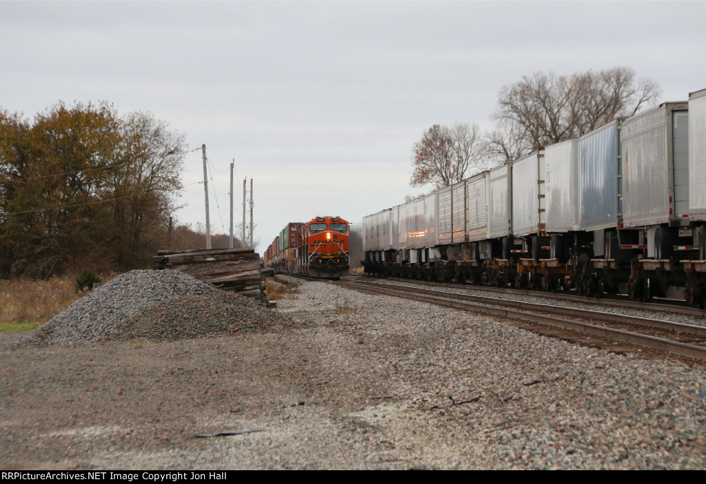 Q-LACLPC6 pauses for a moment as the rear of Z-LACNYC9 passes